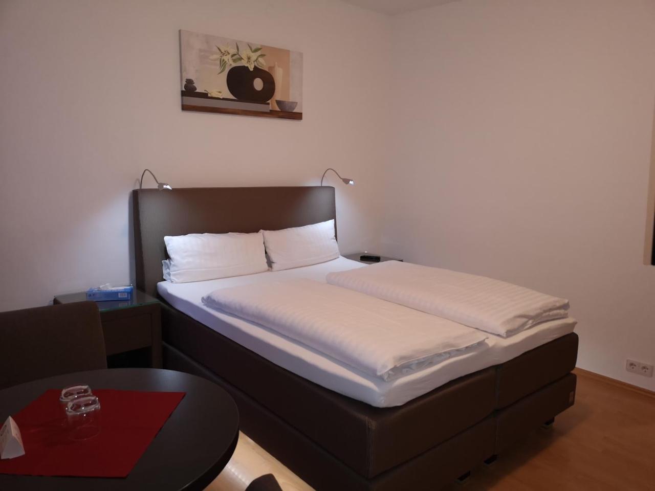 Tuniberg Restaurant Hotel Фрайбург Номер фото